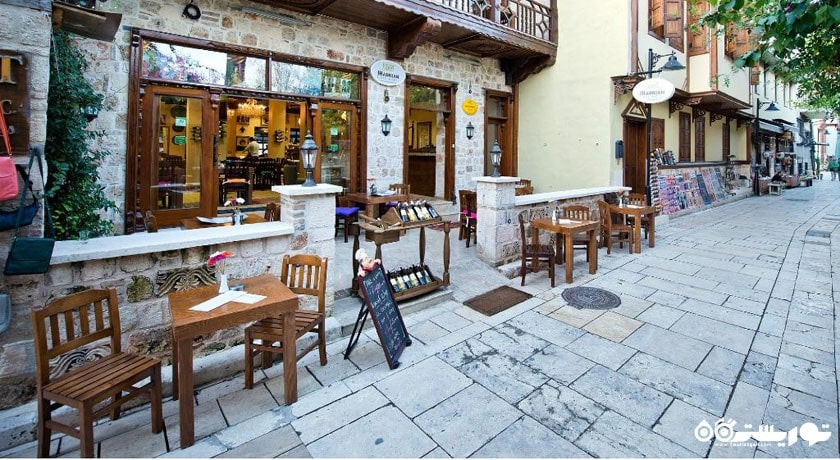 نمایی از رستوران فضای باز هتل